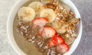 4-Ingredient Strawberry Banana Smoothie Bowl Recipe